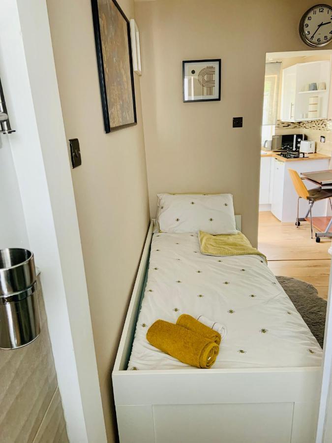 런던 Beautiful Self Contained Studio 아파트 외부 사진